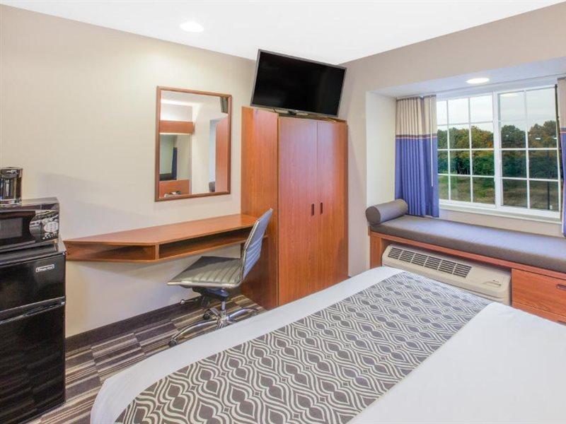 Microtel Inn And Suites Маністі Екстер'єр фото
