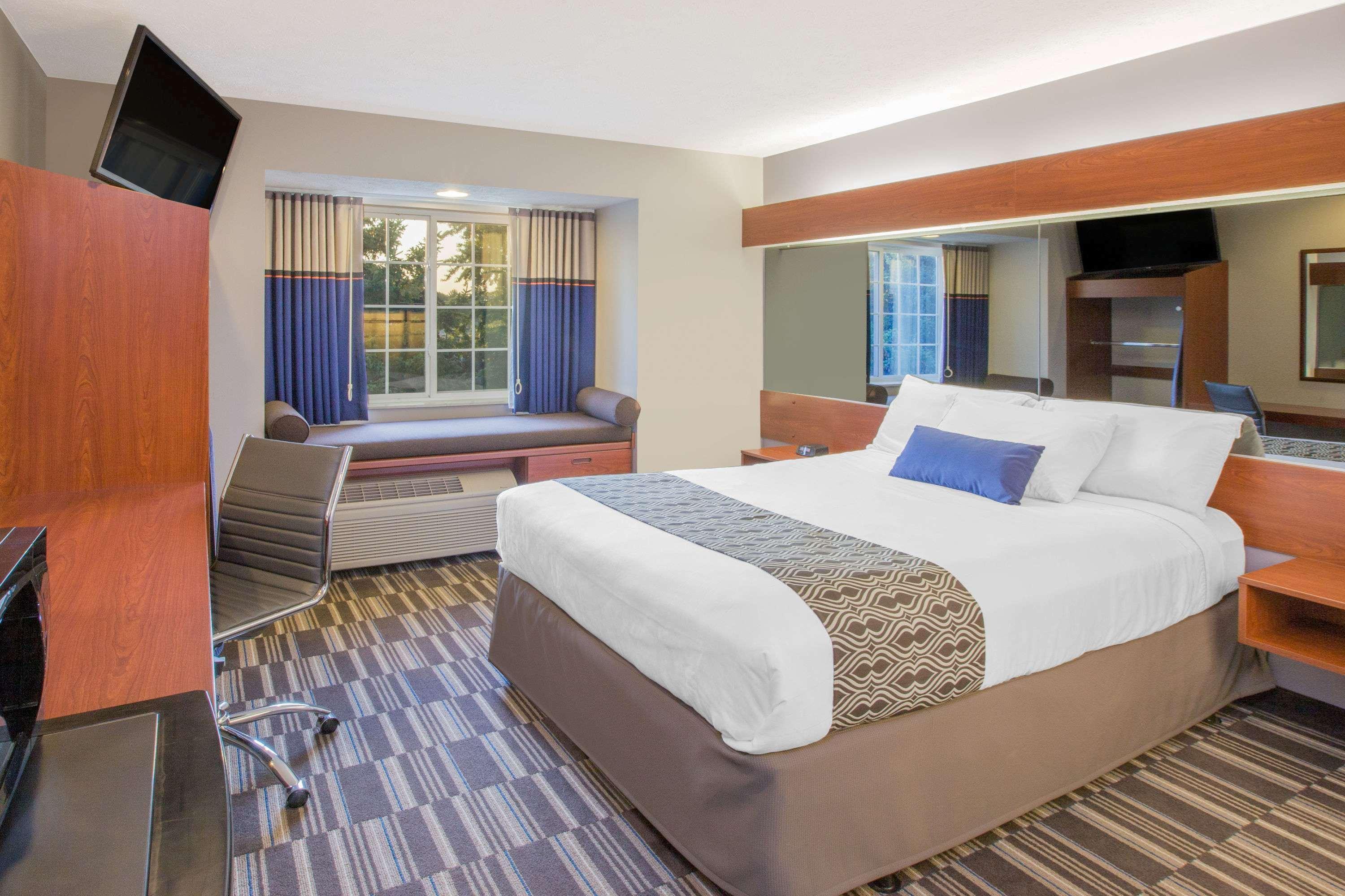Microtel Inn And Suites Маністі Екстер'єр фото
