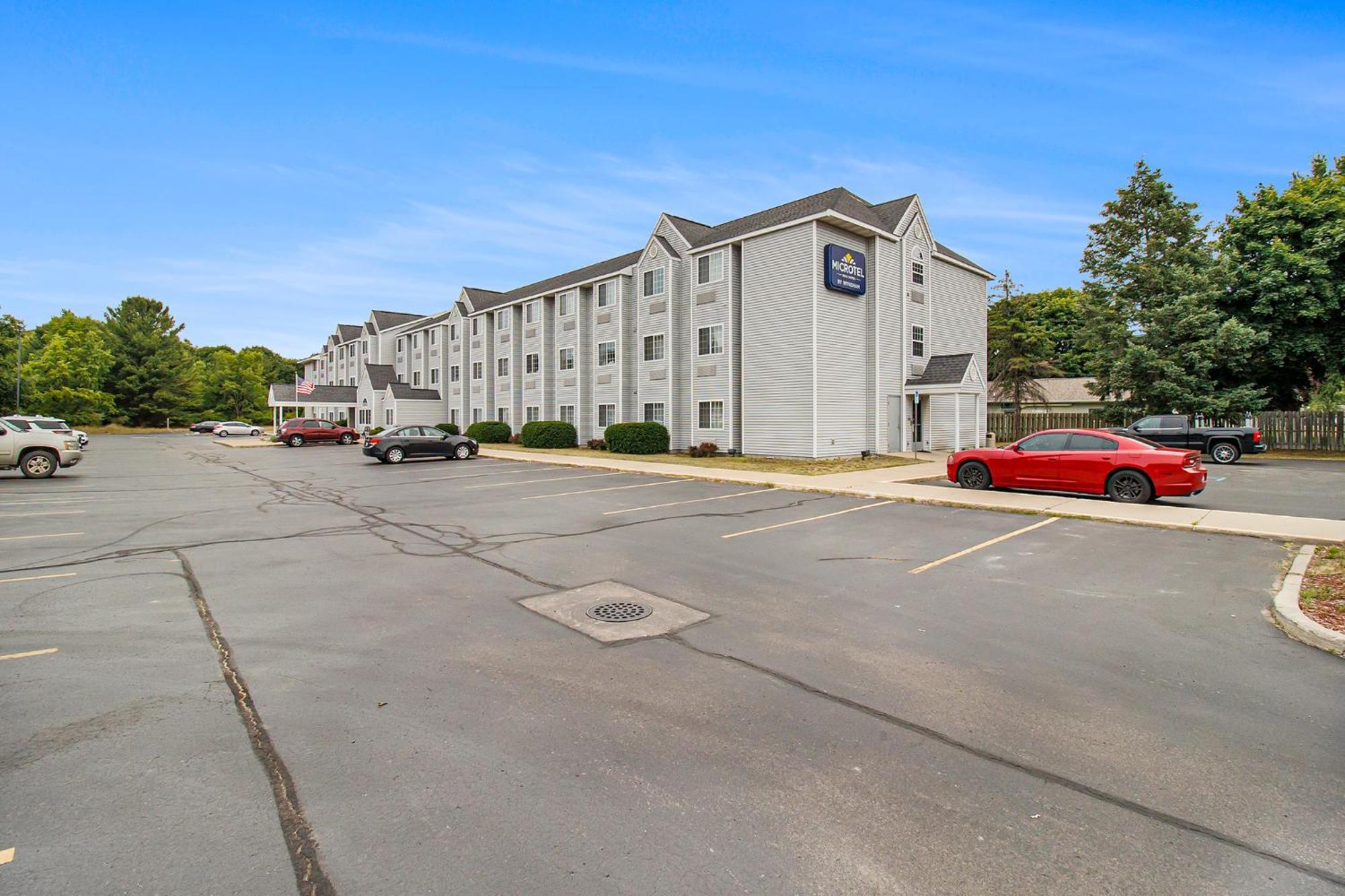 Microtel Inn And Suites Маністі Екстер'єр фото