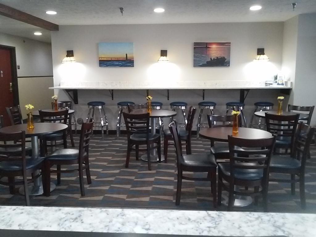 Microtel Inn And Suites Маністі Екстер'єр фото