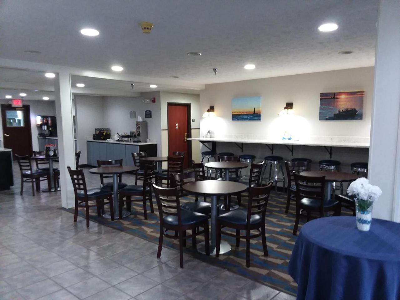 Microtel Inn And Suites Маністі Екстер'єр фото